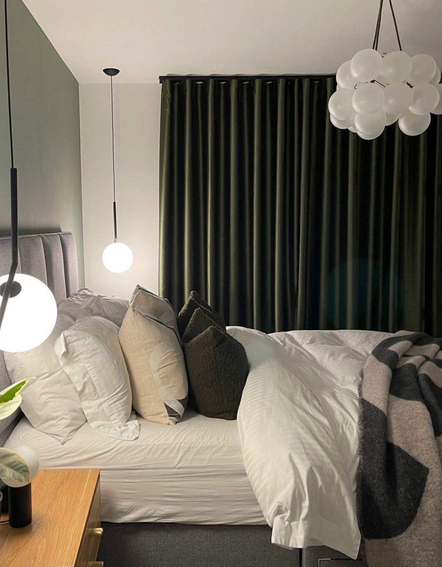Gardin Stilla i mörkgrönt i sovrum
