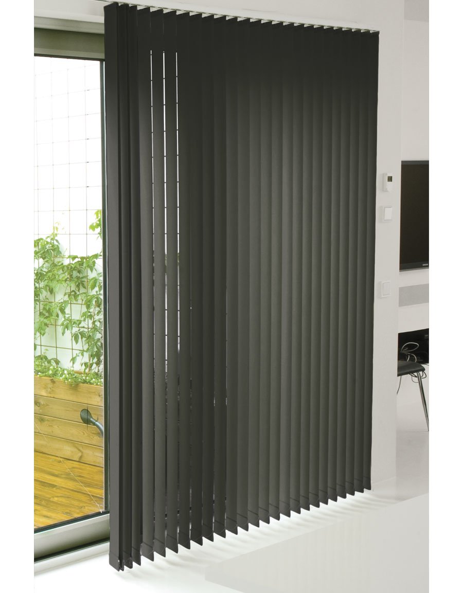 Svart lamellgardin