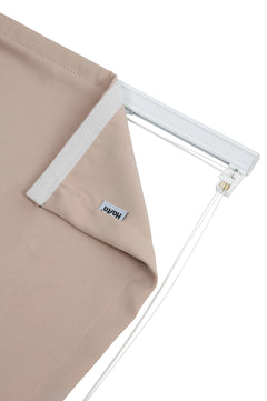 Mörkläggande beige hissgardin